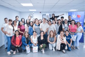 Colaboradores de la Clínica San Judas Tadeo felices al terminar su Taller